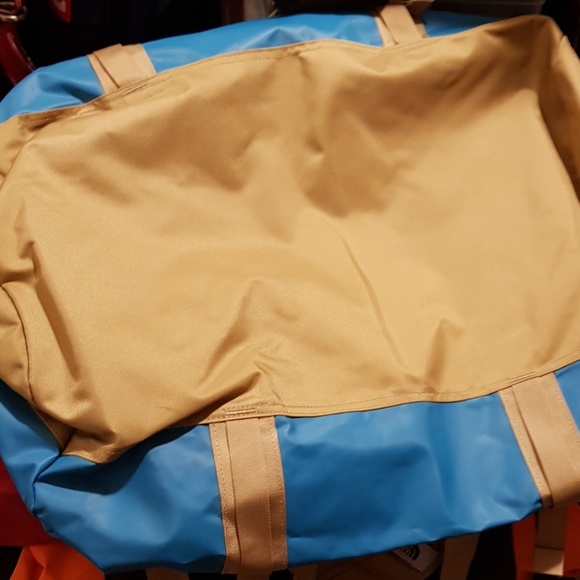 🚫SOLD🚫 The North Face Base Camp Duffel Medium - Picture 5 of 5